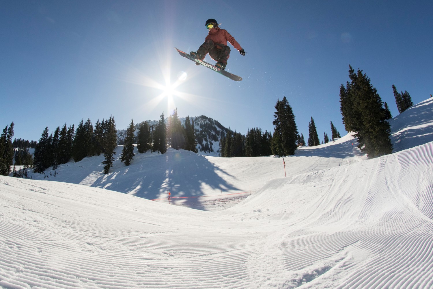 Mountain Vibez: Snowboarding Athletes – Supporting Female Progression in their Communities